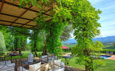 Villa Marliana: Balkon / terras / patio, Buitenshuis