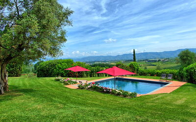 Villa Marliana: Buitenshuis, Keer bekeken, Tuin, Zomer, zwembad