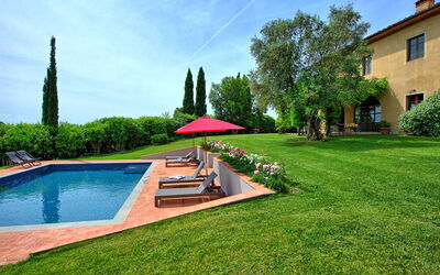 Villa Marliana: Buitenshuis, Keer bekeken, Tuin, Zomer, zwembad