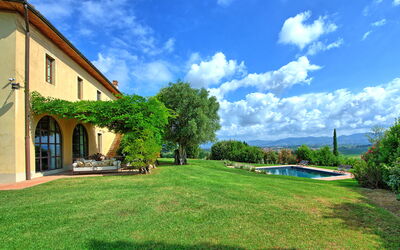 Villa Marliana: Buitenkanten, Buitenshuis, zwembad