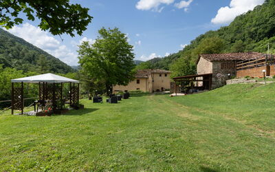 Locanda di Alberi without Kitchen: Building Exterior, Garden, Outdoor