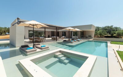 Villa El: Idromassaggio, Piscina