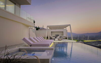 Seaview Lux: bassin, Extérieur