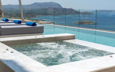 Seaview Lux: Extérieur, Extérieurs, jacuzzi