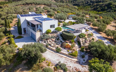 Villa Lucy: all'aperto, Esterni