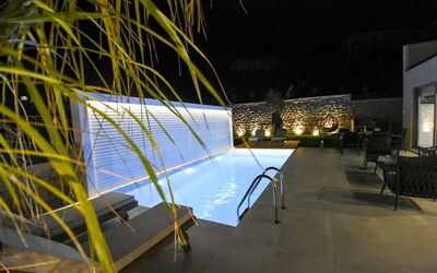 Villa Silentium Ionia: bassin, Extérieurs