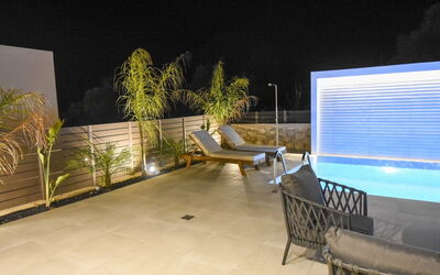 Villa Silentium Ionia: bassin, Extérieurs