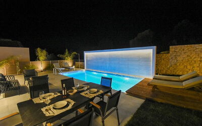 Villa Silentium Ionia: bassin, Extérieurs