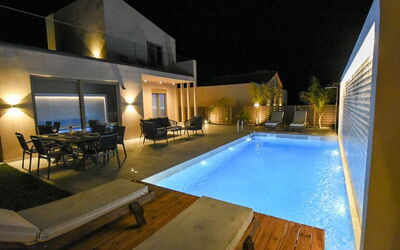 Villa Silentium Ionia: bassin, Extérieurs