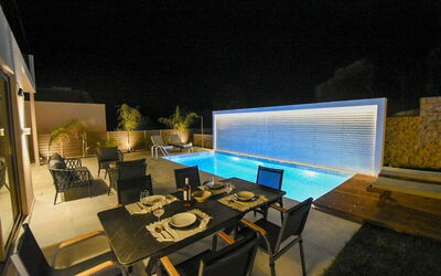 Villa Silentium Ionia: bassin, Extérieurs