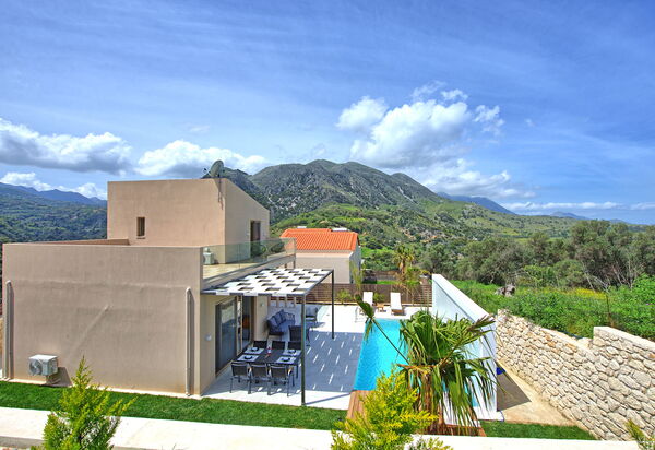 Villa Silentium Ionia: Buitenkanten, Buitenshuis, Keer bekeken, zwembad