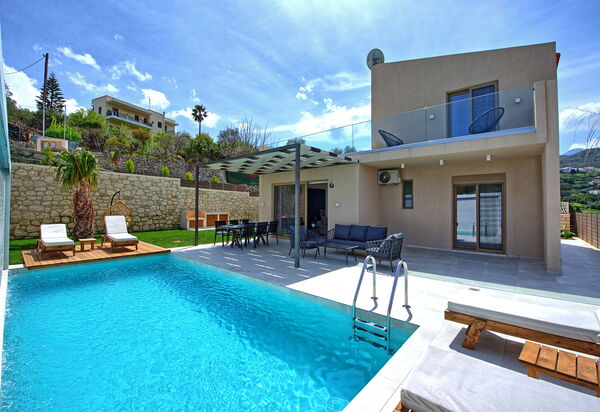 Villa Silentium Ionia: all'aperto, Piscina