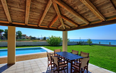 Villa Calypso: Balcon / Terrasse / Patio, bassin, Extérieur, Extérieurs, Jardin