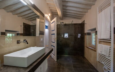 Villa Lucarella: Bathroom