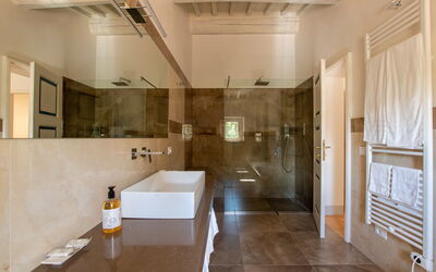 Villa Lucarella: Bathroom