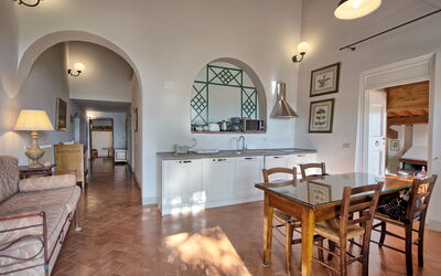 Villa Cona: Cuisine, Salle à manger, Salon