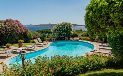 Essenza: all'aperto, Giardino, Piscina, Vista Panoramica