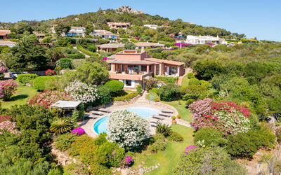 Essenza: Esterni, Piscina