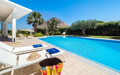 Villa Cornino - Custonaci, Sicilia: Autumn, Building Exterior, Pool, Spring, Summer