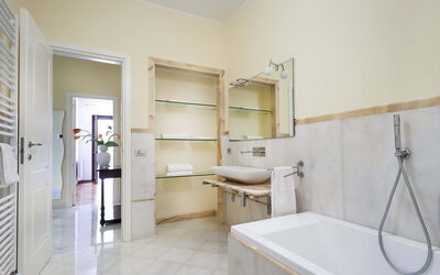Villa Cornino - Custonaci, Sicilia: Autumn, Bathroom, Spring, Summer