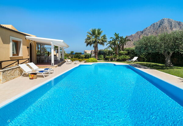 Villa Cornino - Custonaci, Sicilia: Autunno, Estate, Esterni, Piscina, Primavera