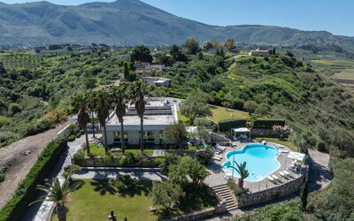 Villa Demetra: Garden, Pool, Scenic View
