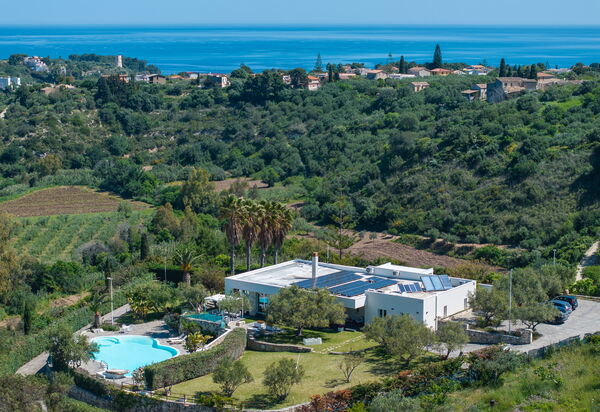 Villa Demetra: Garden, Pool, Scenic View