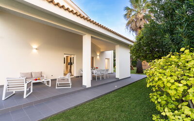 Villa Maddalena - Siracusa, Sicilia: Autumn, Building Exterior, Spring, Summer