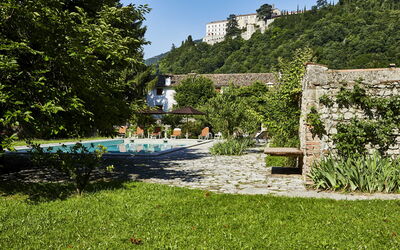 Brandolini House: Giardino, Piscina