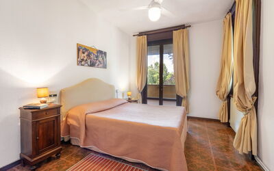 Tenuta de Paoli: Autumn, Bedroom, Spring, Summer