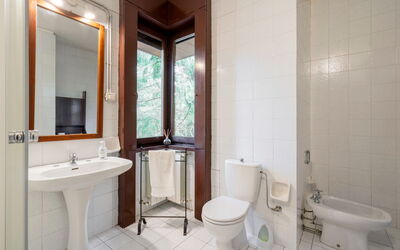 Tenuta de Paoli: Autumn, Bathroom, Spring, Summer