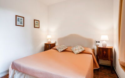 Tenuta de Paoli: Autumn, Bedroom, Spring, Summer
