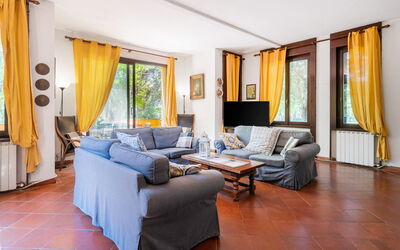 Tenuta de Paoli: Autumn, Living Room, Spring, Summer