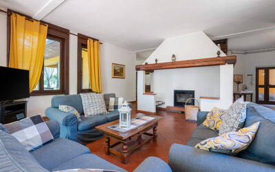 Tenuta de Paoli: Autumn, Living Room, Spring, Summer
