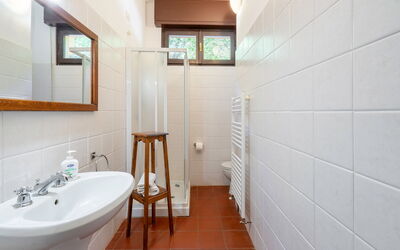Tenuta de Paoli: Autumn, Bathroom, Spring, Summer