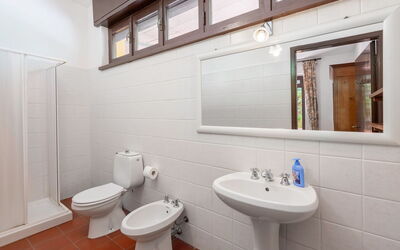 Tenuta de Paoli: Autumn, Bathroom, Spring, Summer