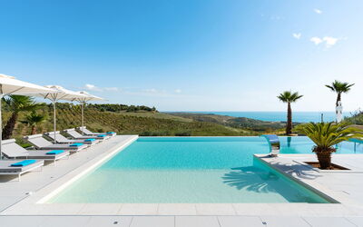 Villa Agrigenta - Ribera, Sicilia: Balkon / terras / patio, Buitenkanten, Buitenshuis, Herfst, Keer bekeken, Lente, Zomer, zwembad