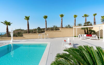 Villa Agrigenta - Ribera, Sicilia: Balkon / terras / patio, Herfst, Lente, Zomer, zwembad