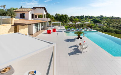 Villa Agrigenta - Ribera, Sicilia: Balkon / terras / patio, Buitenkanten, Buitenshuis, Herfst, Lente, Zomer, zwembad