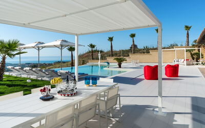 Villa Agrigenta - Ribera, Sicilia: Balkon / terras / patio, Buitenkanten, Buitenshuis, Herfst, Keer bekeken, Lente, Zomer, zwembad