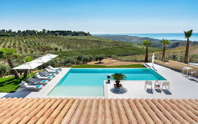 Villa Agrigenta - Ribera, Sicilia: Balkon / terras / patio, Buitenkanten, Buitenshuis, Herfst, Keer bekeken, Lente, Zomer, zwembad