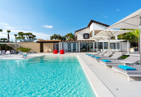 Villa Agrigenta - Ribera, Sicilia: Balkon / terras / patio, Buitenkanten, Buitenshuis, Herfst, Lente, Zomer, zwembad