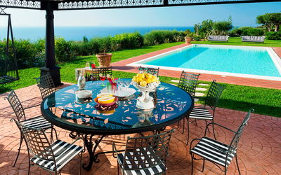 Villa Ester - Capo D'Orlando, Sicilia: Buitenkanten, Buitenshuis, Herfst, Keer bekeken, Lente, Tuin, Zomer, zwembad