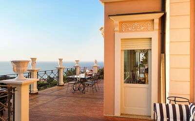 Villa Ester - Capo D'Orlando, Sicilia: Balkon / terras / patio, Buitenkanten, Buitenshuis, Herfst, Keer bekeken, Lente, Zomer