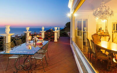 Villa Ester - Capo D'Orlando, Sicilia: Balkon / terras / patio, Buitenkanten, Buitenshuis, Herfst, Keer bekeken, Lente, Zomer