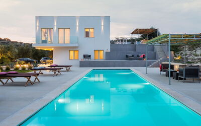 Casabella - Avola, Sicilia: Autumn, Building Exterior, Outdoor, Pool, Spring, Summer