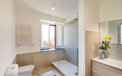 Dimora Vulcano - Castiglione di Sicilia, Sicilia: Autumn, Bathroom, Spring, Summer