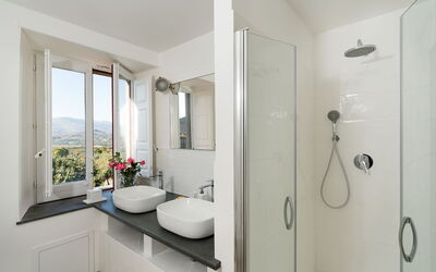 Dimora Vulcano - Castiglione di Sicilia, Sicilia: Autumn, Bathroom, Spring, Summer