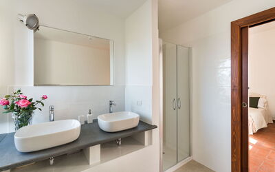 Dimora Vulcano - Castiglione di Sicilia, Sicilia: Autumn, Bathroom, Spring, Summer