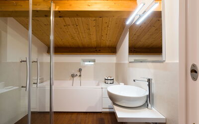 Dimora Vulcano - Castiglione di Sicilia, Sicilia: Autumn, Bathroom, Spring, Summer